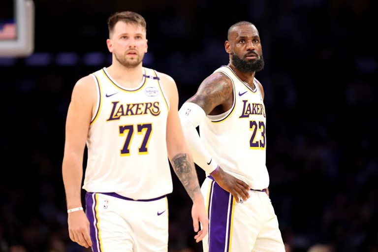 moranelkarifnews : Los Angeles Lakers reportedly didn't offer LeBron James extension or give him heads-up about sale of team
